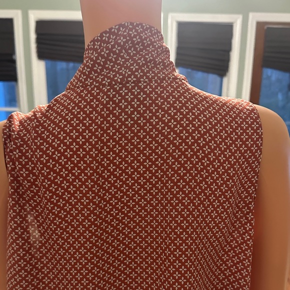 LOFT Rust Printed Sleeveless V-Neck Camisole - Picture 7 of 7